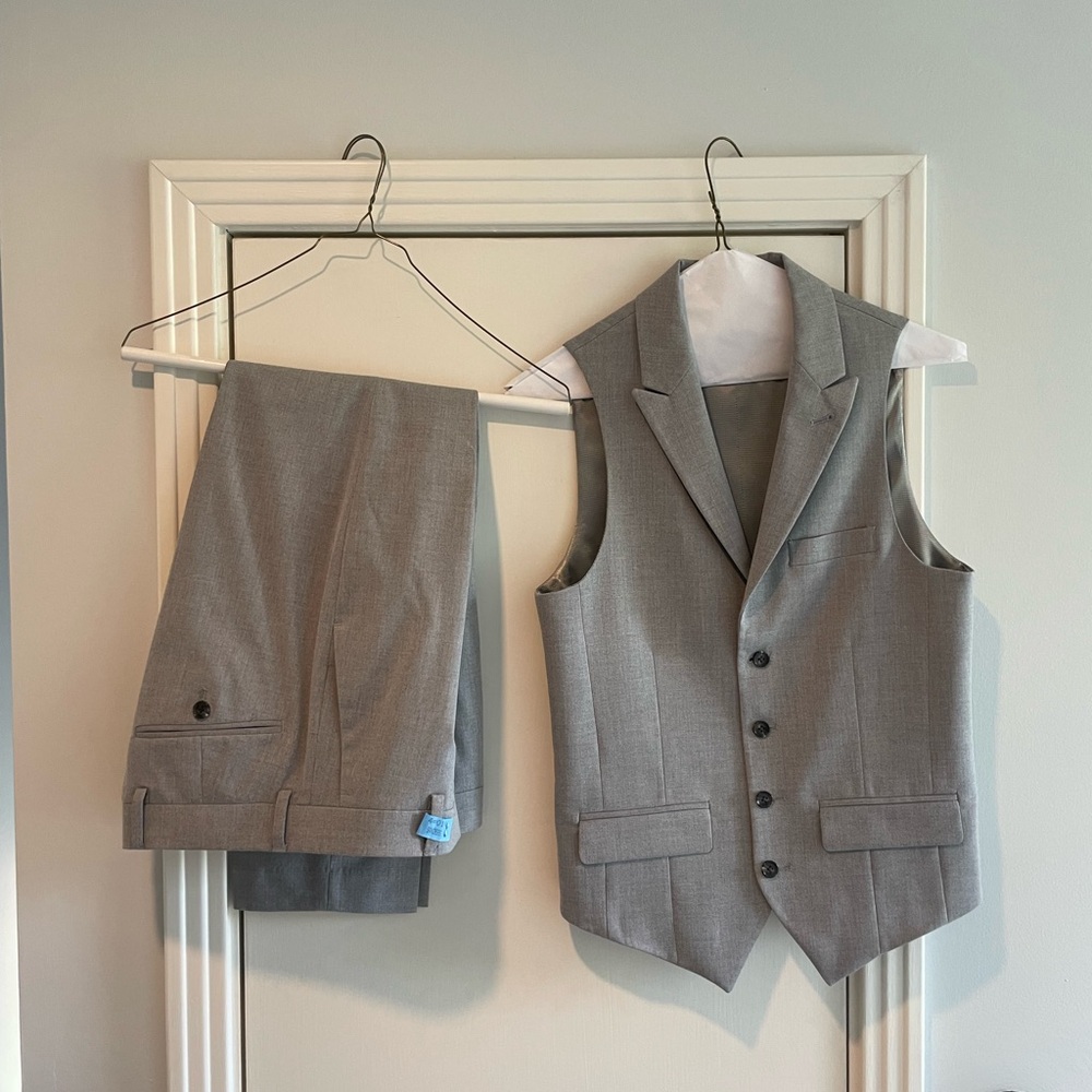 Young Men’s Murano XS Vest & 28x28 Pants